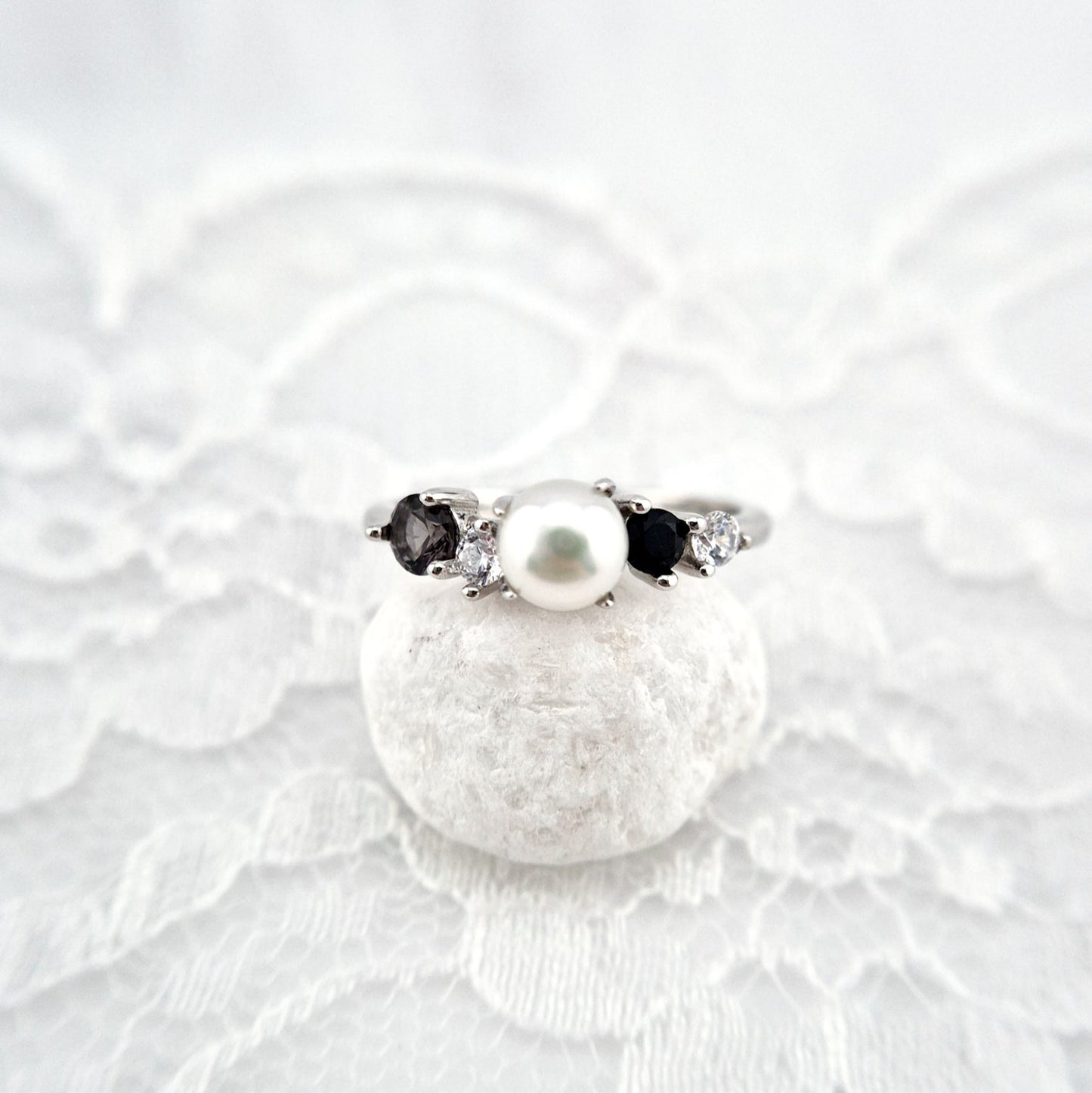 Perlen Ring, Perlenring, Pearl Ring, SIlber RIng, Silberring, Damenring, Pearl Ring - Perlen Ring mit schwarzem Spinell und grauem Nano Stein, Silber Ring Süsswasser Perlen Ring, fresh water pearl