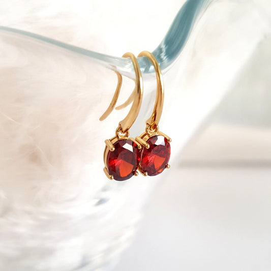 Granat Ohrringe, garnet earrings, Red Garnet Ohrringe Oval, goldene Ohrringe, Ohrringe, Granat Ohrringe, red garnet earrings, garnet earrings, earrings, Hängeohrringe mit rotem Granat Edelstein oval geschliffen in Krappenfassung vergoldet, dangle earrings, ohrhänger, Ohrringe, boucles, boucles doreilles, orecchini, jewelry, jewellery, schmuck, bijou, bijoux, gioielli, Damenohrringe, Silberschmuck