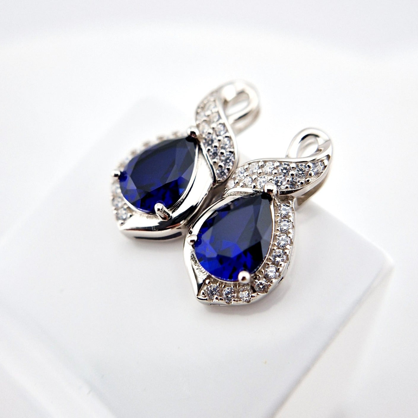 Saphir Ohrringe, Sapphire Earrings, Saphir Ohrstecker mit blauem Edelstein, Edelstein Ohrringe, Silber Ohrringe, Saphir Schmuck, Blau Saphir, royal blue sapphire earrings, stud earrings, Ohrstecker, Ohrringe, boucles, puces, boucles doreilles, orecchini, Schmuck, Jewelry, Jewellery, bijou, gioielli, Damenohrringe, Silberschmuck