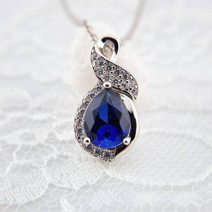 Saphir Halskette, Saphir Kette, Sapphire Necklace, Königsblauer Saphir, Royal Blue Sapphire, Silber Kette mit Saphir Anhänger, Edelstein Kette, sapphire pendant necklace, Blaue Saphir Kette, blau Saphir Halskette, Halskette, necklace, collier, collana, schmuck, jewelry, jewellery, gioielli, bijoux, something blue necklace, etwas blaues, qualcosa di blu, quelque chose de bleu