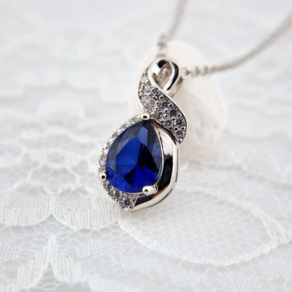 Saphir Halskette, Saphir Kette, Sapphire Necklace, Königsblauer Saphir, Royal Blue Sapphire, Silber Kette mit Saphir Anhänger, Edelstein Kette, sapphire pendant necklace, Blaue Saphir Kette, blau Saphir Halskette, Halskette, necklace, collier, collana, schmuck, jewelry, jewellery, gioielli, bijoux, something blue necklace, etwas blaues, qualcosa di blu, quelque chose de bleu