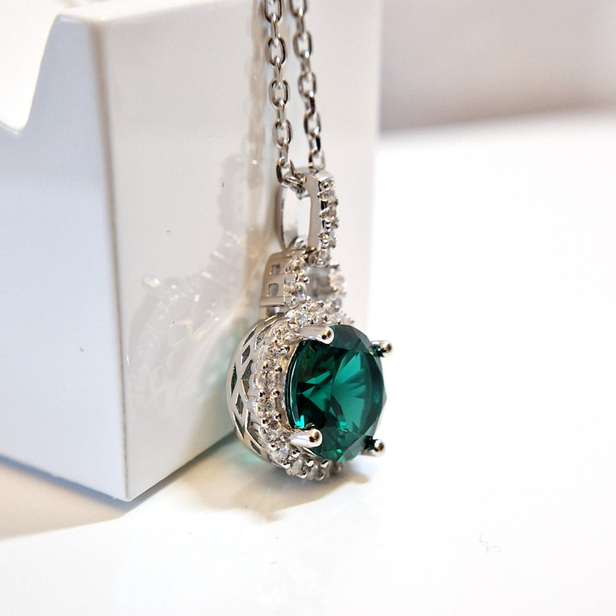 Smaragd Schmuckset, Emerald jewelry set, Smaragd hrringe, Smaragd Ring, Smaragd Halskette, maragd Kette, grüner Smaragd Schmuck, Emerald necklace, Emerald pendant jewelry, Emerald Ring, Emerald Earrings, Silber Schmuckset, silver jewelry set, grüner Ring, green ring, halo ring