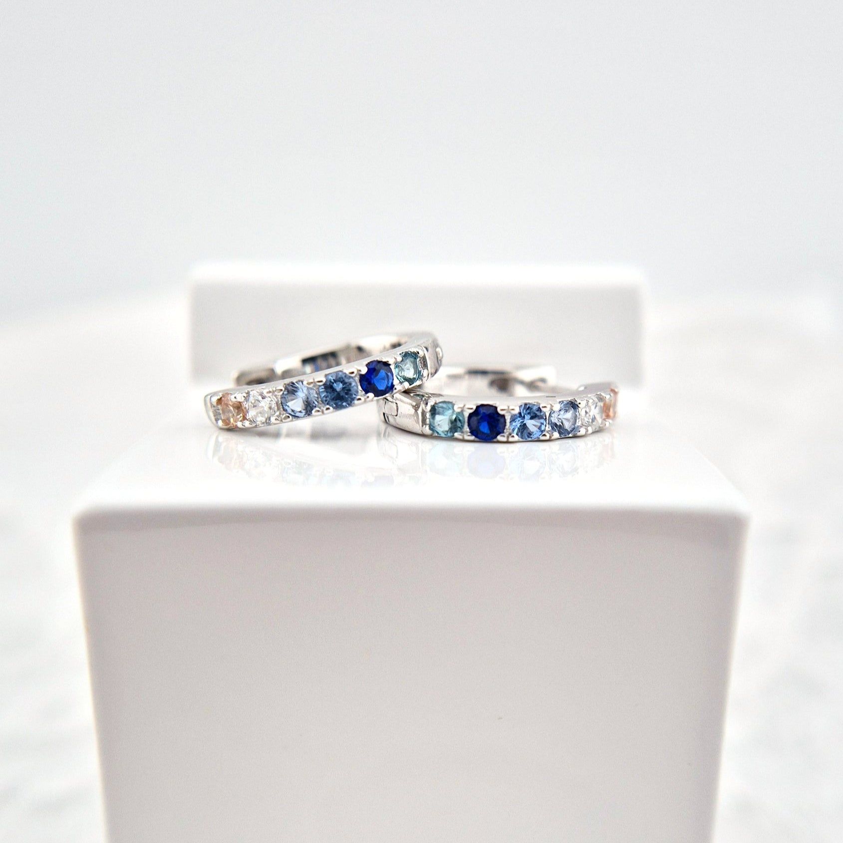 Silber Creiolen silber, Silber Creolen mit blauen Steinchen, Silver Hoops with Blue Stones, Silberohrringe, Silver Earrings, Silber Creolen, Creolen Ohrringe, Silver Creoles, Hoop earrings, blue earrings