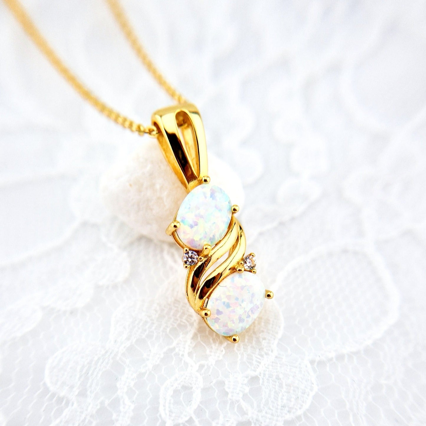 Weiss Opal Halskette, White Opal Necklace, Opal Halskette, Opal Kette, Opal Anhänger Kette, Opal necklace, opal pendant necklace, goldene Kette, Gold Halskette, golden Necklace, Damen Halskette, Halskette mit weissem Stein, gold necklace with white Stone pendant, Halskette, Anhänger Halskette, necklace, collier d'opale