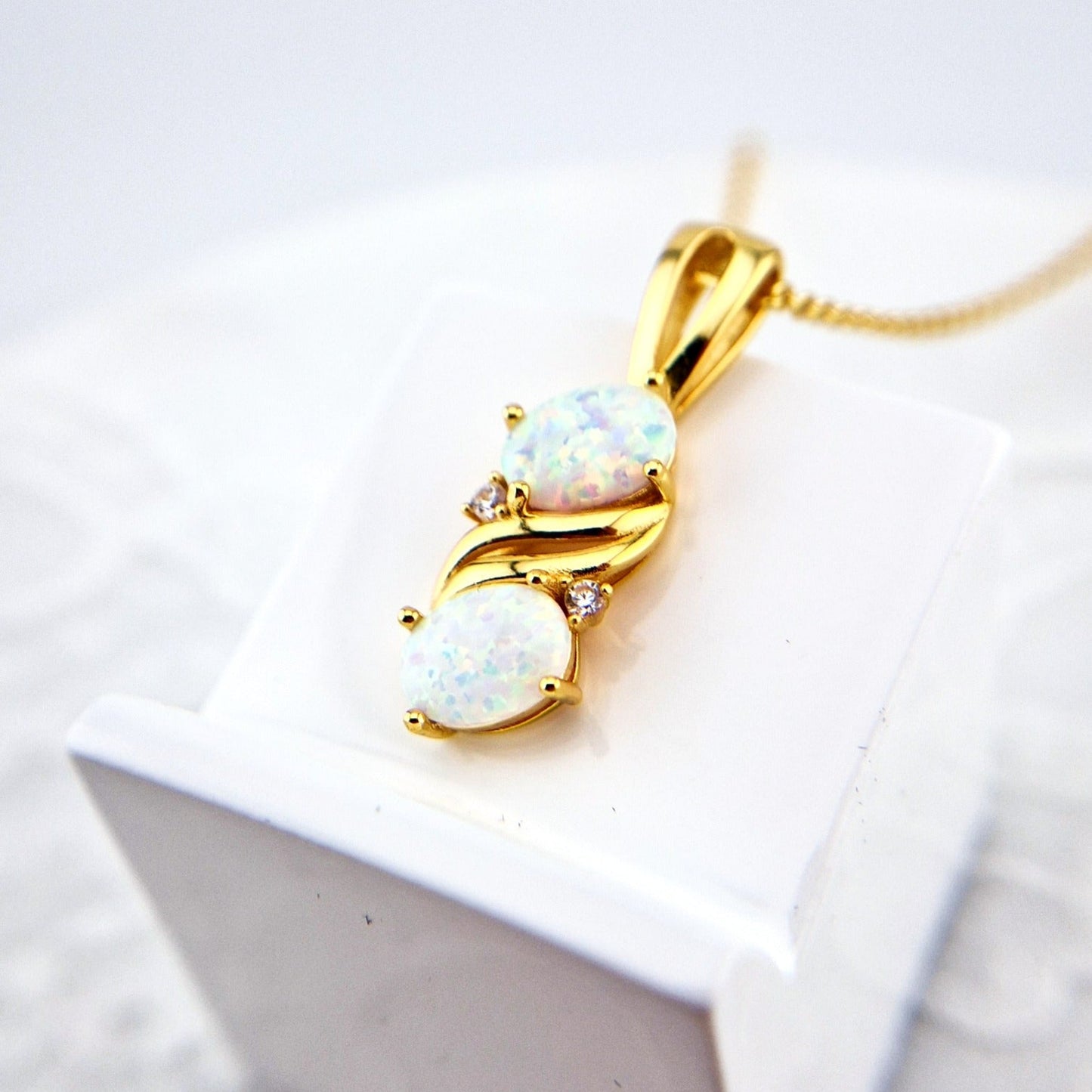 Weiss Opal Halskette, White Opal Necklace, Opal Halskette, Opal Kette, Opal Anhänger Kette, Opal necklace, opal pendant necklace, goldene Kette, Gold Halskette, golden Necklace, Damen Halskette, Halskette mit weissem Stein, gold necklace with white Stone pendant, Halskette, Anhänger Halskette, necklace