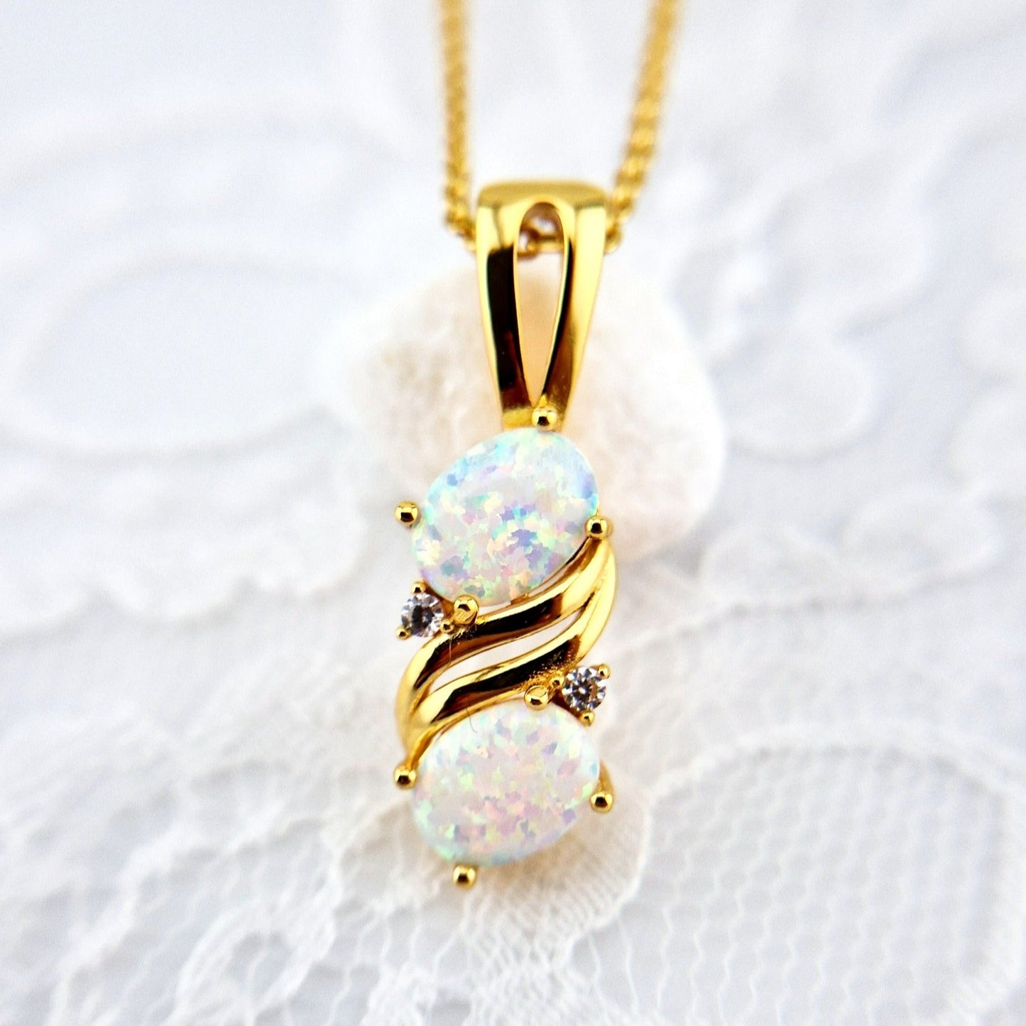 Weiss Opal Halskette, White Opal Necklace, Opal Halskette, Opal Kette, Opal Anhänger Kette, Opal necklace, opal pendant necklace, goldene Kette, Gold Halskette, golden Necklace, Damen Halskette, Halskette mit weissem Stein, gold necklace with white Stone pendant, Halskette, Anhänger Halskette, necklace, collier d'opale