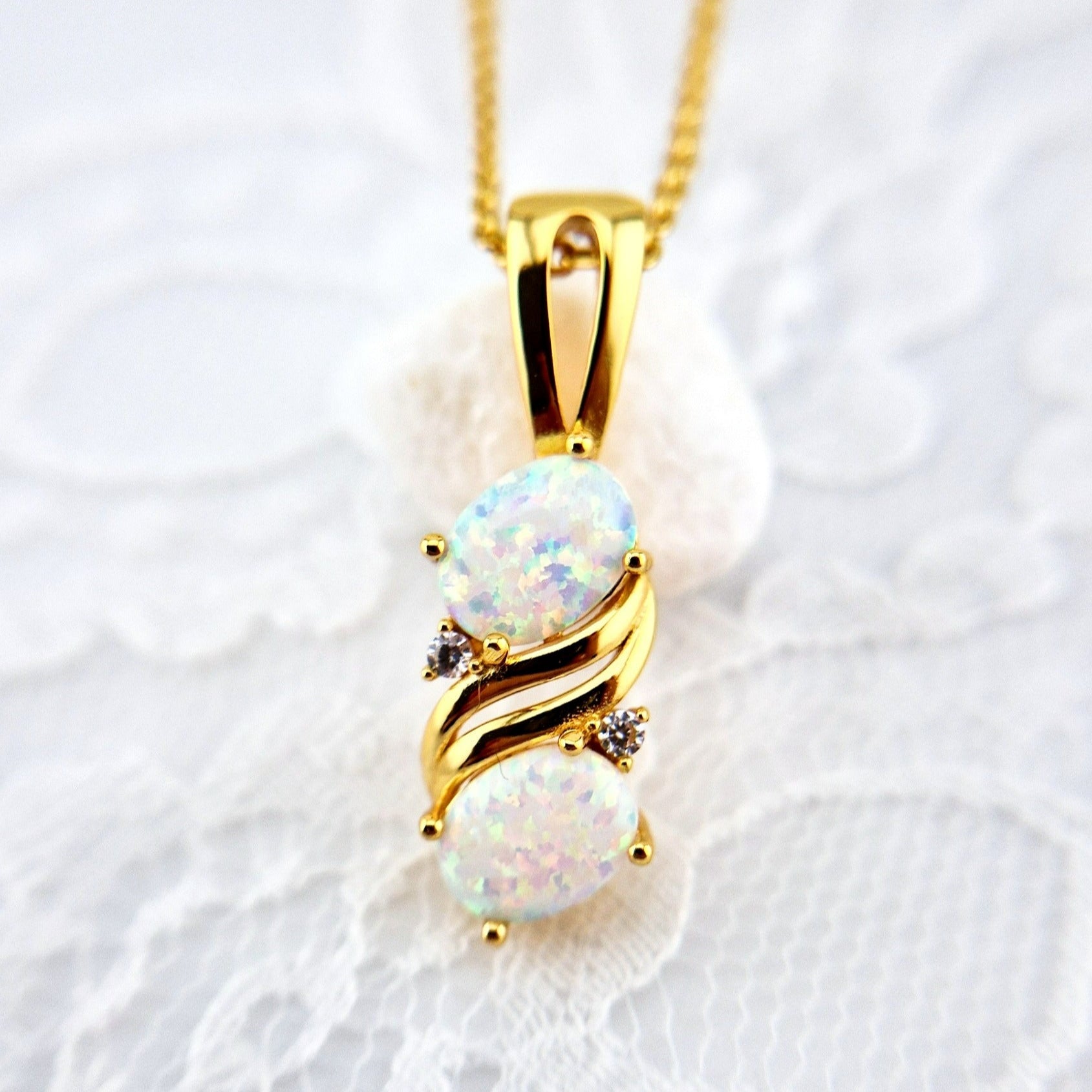 Weiss Opal Halskette, White Opal Necklace, Opal Halskette, Opal Kette, Opal Anhänger Kette, Opal necklace, opal pendant necklace, goldene Kette, Gold Halskette, golden Necklace, Damen Halskette, Halskette mit weissem Stein, gold necklace with white Stone pendant, Halskette, Anhänger Halskette, necklace, collier d'opale
