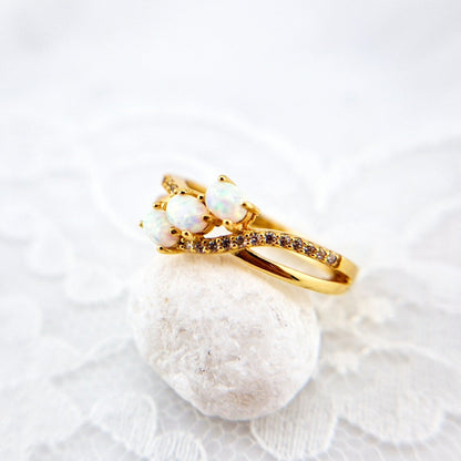 Weiss Opal Ring, Opal Ring, Ring, White Opal Ring, Opal Ring, golden Ring, three stone ring, gold Ring, Fingerring, Damenring, GOldener Ring, Ring mit Edelstein, Ring mit weissen Steinchen, white tone ring, ring with white stones, Gemstone Ring, Edelstein Ring Opal, bague opale