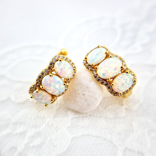 Opal Ohrringe, White Opal earrings, Opal Earrings, Weiss Opal Ohrringe, Creolen, hoop earrings, goldene Ohrringe, Ohrringe mit weissen Steinen, golden Earrings, earrings with white stones, earrings, Ohrringe, boucles doreilles, orecchini, opale, bouples, earrings, hoop earrings, hoops, creolen, creoles