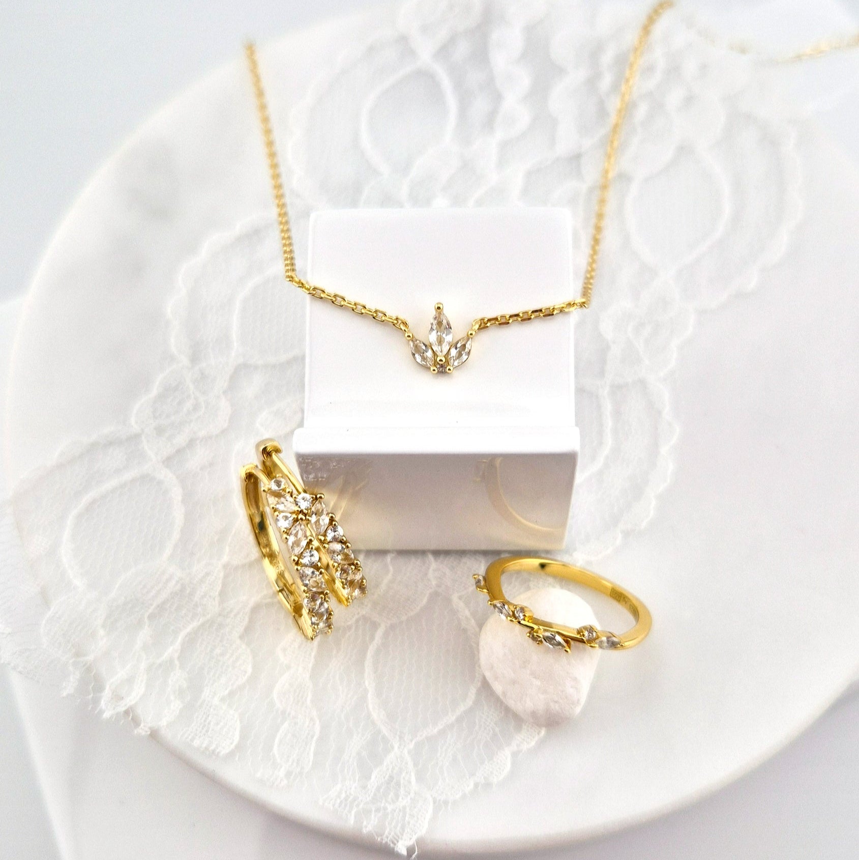 Weiss Topas Schmuckset gold, White topaz Jewelry set gold, dainty jewelry set for her in gold, Topaz Earrings, Topas Ohrringe, Topaz hoops, Topaz Ring, Weiss Topas Ring, White Topaz Necklace