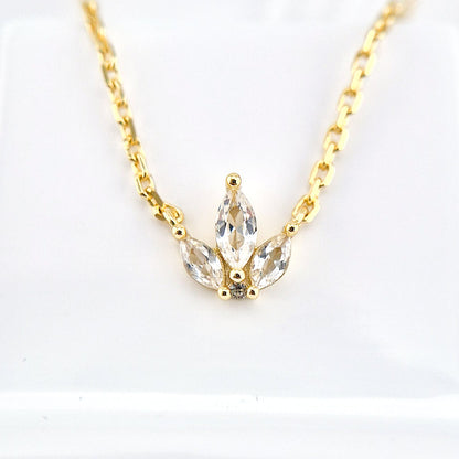 Topas Halskette Gold, Topas Halskette, Topaz necklace, Topaz necklace gold, Weiss Topas Kette Gold, White Topaz necklace gold, Collier en or avec topaze blanche, golden necklace, minimalistic golden necklace, zierliche Goldene Halskette, zierliche Kette mit weissen Steinchen, golden necklace with white topaz pendant
