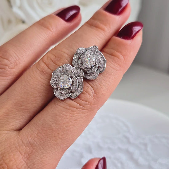 Moissanit ohrringe, Moissanite earrings, Moissanit Ohrstecker, studs, stud earrings, silver earrings, Ohrringe, Ohrstecker, Silber Ohrringe, Damenohrringe, Silberschmuck, silver jewelry, 925 sterling silver jewellery, gioielli, bijou, accessoire, bridal earrings, wedding earrings, hochzeitsschmuck, Schmuck, Diamant Ohrringe, Diamond Earrings, lab grown diamond jewelry, Rosen Ohrringe, Blumen Ohrstecker, moissanite rose earrings