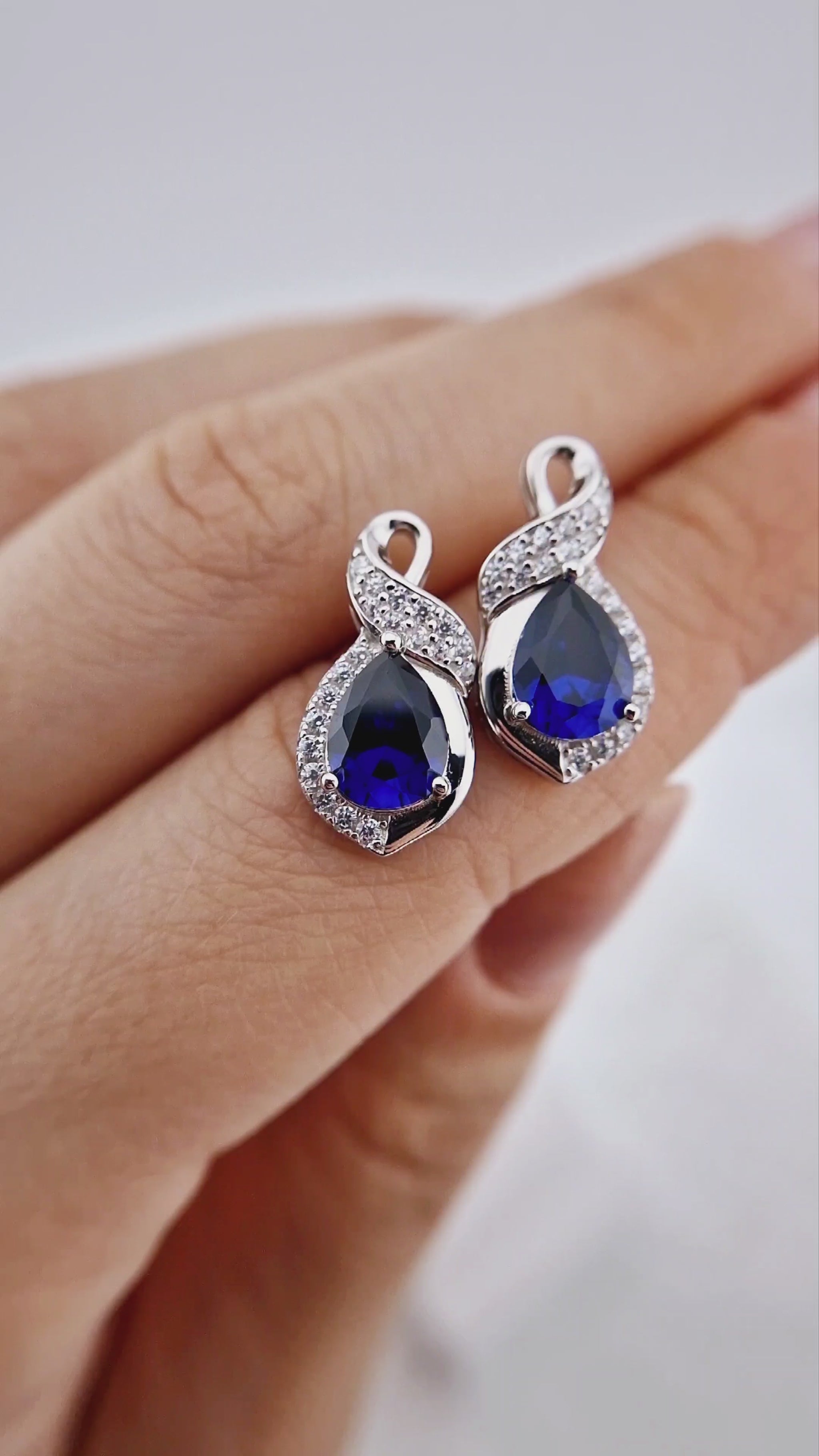 Saphir Ohrringe, Sapphire Earrings, Saphir Ohrstecker mit blauem Edelstein, Edelstein Ohrringe, Silber Ohrringe, Saphir Schmuck, Blau Saphir, royal blue sapphire earrings, stud earrings, Ohrstecker, Ohrringe, boucles, puces, boucles doreilles, orecchini, Schmuck, Jewelry, Jewellery, bijou, gioielli, Damenohrringe, Silberschmuck