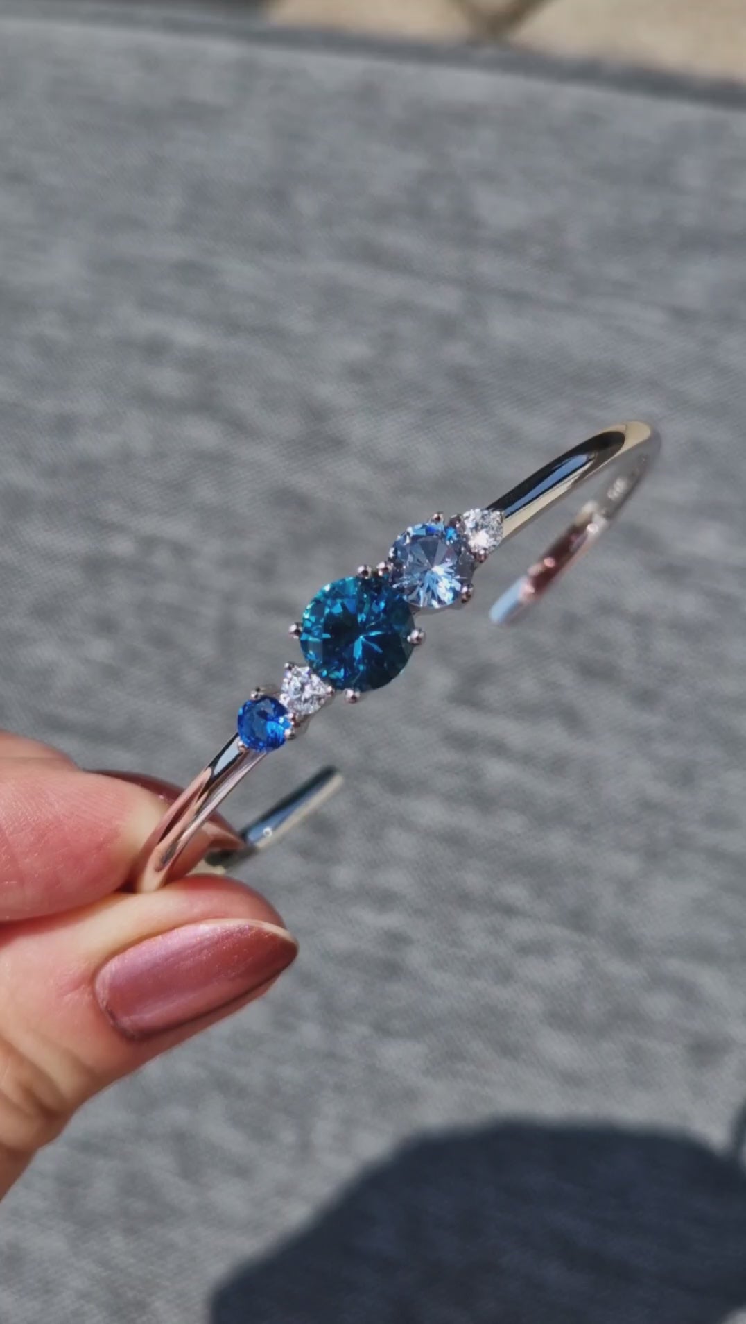 London Blue Topaz Bracelet, Silber Armreifen, Silber Armband, Topaz bangle, Armreifen mit blauen Edelsteinen, Silber Armreifen mit blauen Edelsteinen. blue gemstone bracelet, topaz bracelet, Silber Schmuck, Aquamarin, Saphir, Topas, Schmuck, jewelry, jewellery, bracelet, bracciale