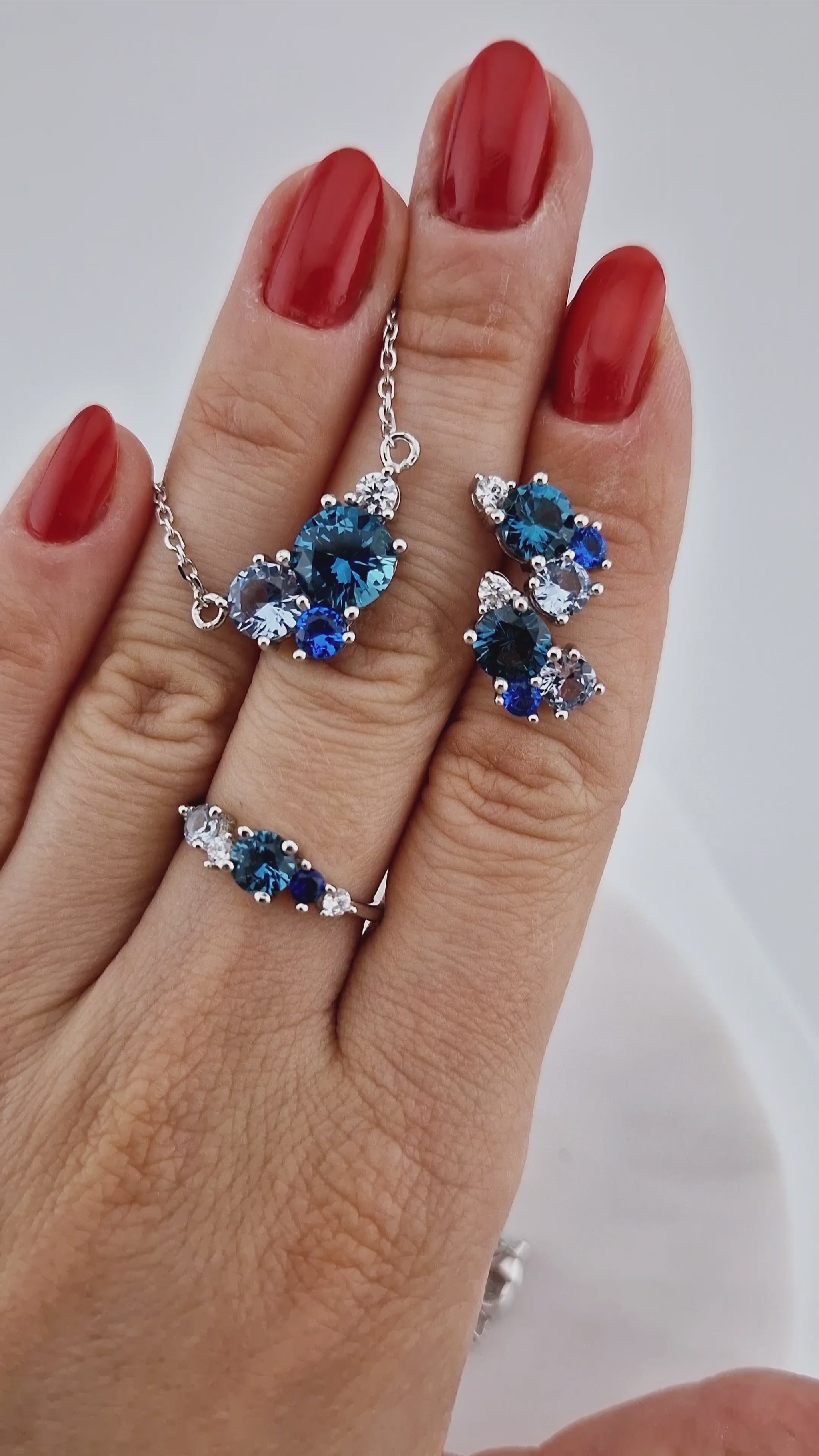 Schmuckset blaue Edelsteine, Blue gemstone jewelry set, Silber Schmuckset, Silver jewelry set, London blue Topas Jewelry, Blautopas Schmcukset, Aquamarin Schmuck, Aquamarine jewelry, Blau Saphir Schmuck Set, blue sapphire jewelry set, Topas Ring, Topas Halskette, Topas Ohrringe, Topaz earrings, Topaz Ring, Topaz necklace, topaz pnemdant necklace, SIlber Ohrringe, Silber Ohrstecker, Silberring, Silber Kette, Silver necklace, silver ring, silver earrings