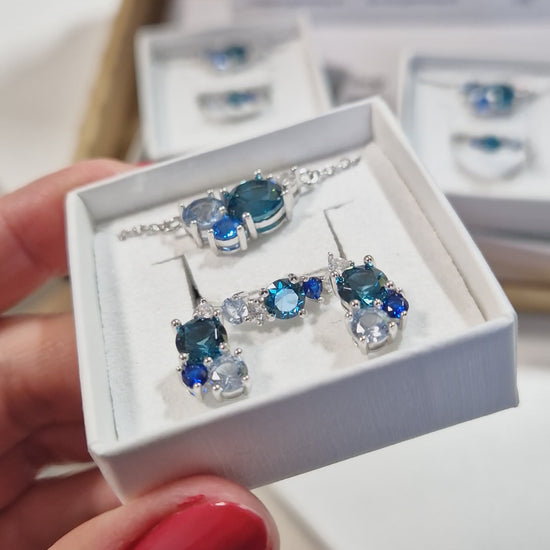 Schmuckset blaue Edelsteine, Blue gemstone jewelry set, Silber Schmuckset, Silver jewelry set, London blue Topas Jewelry, Blautopas Schmcukset, Aquamarin Schmuck, Aquamarine jewelry, Blau Saphir Schmuck Set, blue sapphire jewelry set, Topas Ring, Topas Halskette, Topas Ohrringe, Topaz earrings, Topaz Ring, Topaz necklace, topaz pnemdant necklace, SIlber Ohrringe, Silber Ohrstecker, Silberring, Silber Kette, Silver necklace, silver ring, silver earrings
