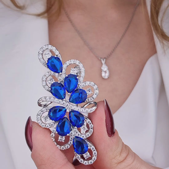 Brooch Royal Blue, Royal blue brooch, Blaue Brosche, broche bleue, Silber Brosche mit blauen Diamant Imitaten, Silver brooch with blue diamond imitation, cubic zirconia brooch, Cubic Zirkonia Brosche, broche royal bleue, bridal brooch, etwas blaues, something blue brooch, elegante Brosche, elegant brooch, Brosche, Brooch, blaue Brosche, blue Brooch, broach, broche, spilla