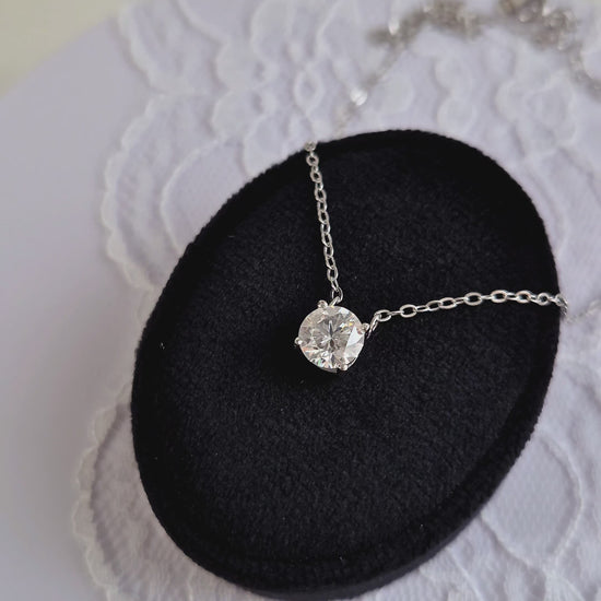Moissanite necklace, Moissanit Kette, Moissanite pendant necklace, solitaire necklace, Solitär Halskette, Damenkette, Halskette, Hochzeitsschmuck, wedding jewelry, jewellery gift, for her, birthday gift girl friend, anniversary present, silver jewelry, elegant necklace, Halskette, collana, collier, Schmuck, bijou, accessoire, gioielli, bridesmaid gift, Schmuck für Hochzeit
