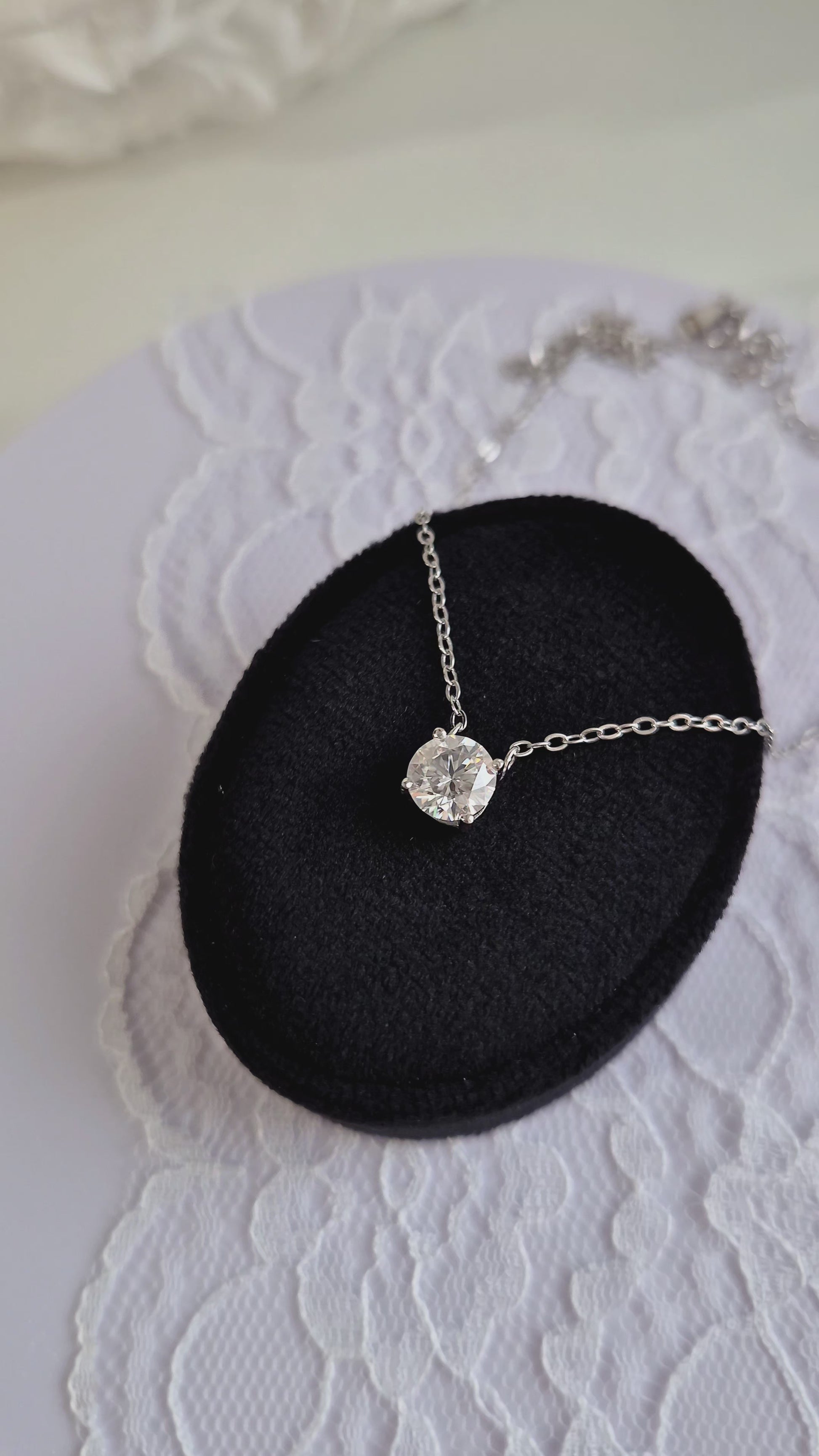 Moissanite necklace, Moissanit Kette, Moissanite pendant necklace, solitaire necklace, Solitär Halskette, Damenkette, Halskette, Hochzeitsschmuck, wedding jewelry, jewellery gift, for her, birthday gift girl friend, anniversary present, silver jewelry, elegant necklace, Halskette, collana, collier, Schmuck, bijou, accessoire, gioielli, bridesmaid gift, Schmuck für Hochzeit