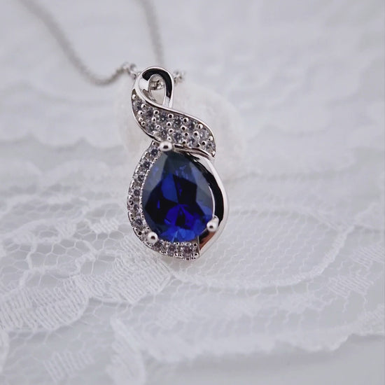 Saphir Halskette, Saphir Kette, Sapphire Necklace, Königsblauer Saphir, Royal Blue Sapphire, Silber Kette mit Saphir Anhänger, Edelstein Kette, sapphire pendant necklace, Blaue Saphir Kette, blau Saphir Halskette, Halskette, necklace, collier, collana, schmuck, jewelry, jewellery, gioielli, bijoux, something blue necklace, etwas blaues, qualcosa di blu, quelque chose de bleu