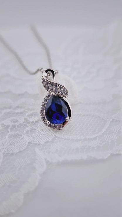 Saphir Halskette, Saphir Kette, Sapphire Necklace, Königsblauer Saphir, Royal Blue Sapphire, Silber Kette mit Saphir Anhänger, Edelstein Kette, sapphire pendant necklace, Blaue Saphir Kette, blau Saphir Halskette, Halskette, necklace, collier, collana, schmuck, jewelry, jewellery, gioielli, bijoux, something blue necklace, etwas blaues, qualcosa di blu, quelque chose de bleu