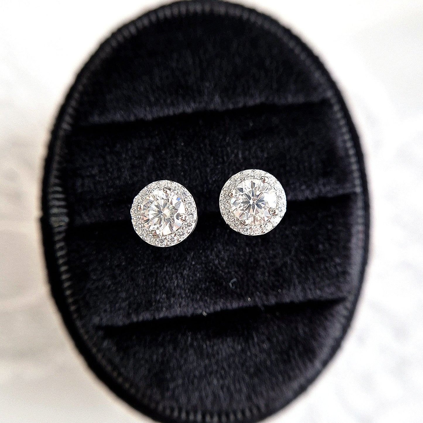 Moissanit ohrstecker, Moissanite studs, moissanite earrings, Moissanit ohrringe, studs, stud earrings, silver earrings, Ohrringe, Ohrstecker, Silber Ohrringe, Damenohrringe, Silberschmuck, silver jewelry, 925 sterling silver jewellery, gioielli, bijou, accessoire, bridal earrings, wedding earrings, hochzeitsschmuck, Schmuck, Diamant Ohrringe, Diamond Earrings, lab grown diamond jewelry
